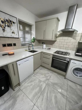 Beatle Luxy Apartment, Feltham